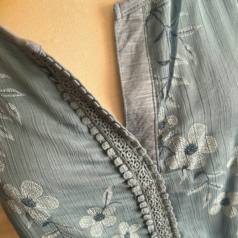 NWT⭐️Floral Boho Dressy Tank w/Crocheted Lace at V-Neck by RXB🍃 - Picture 2 of 13
